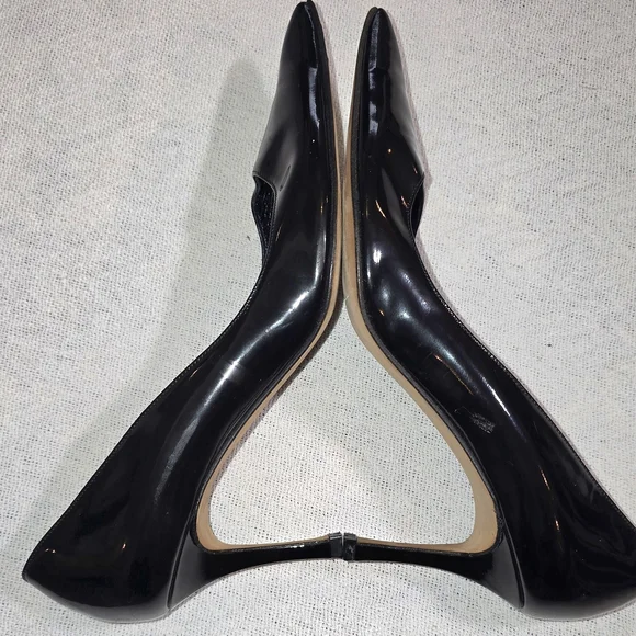 MANOLO BLAHNIK Black Patent Leather BB Pumps 39.5